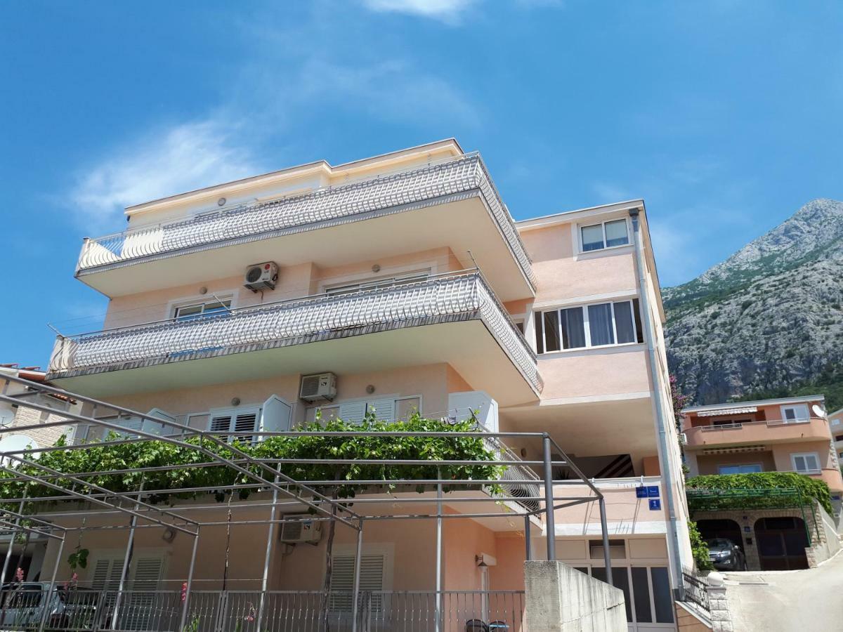 Veronika Apartman *